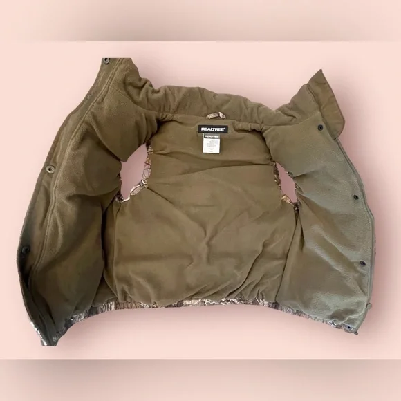 Realtree Vest - Picture 4 of 9